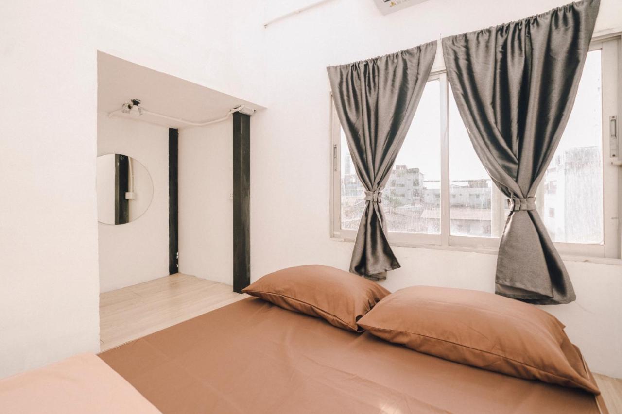 Liberta Hostel Bangkok Exterior photo