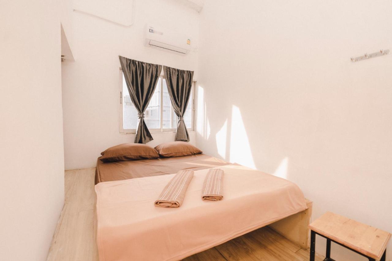 Liberta Hostel Bangkok Exterior photo