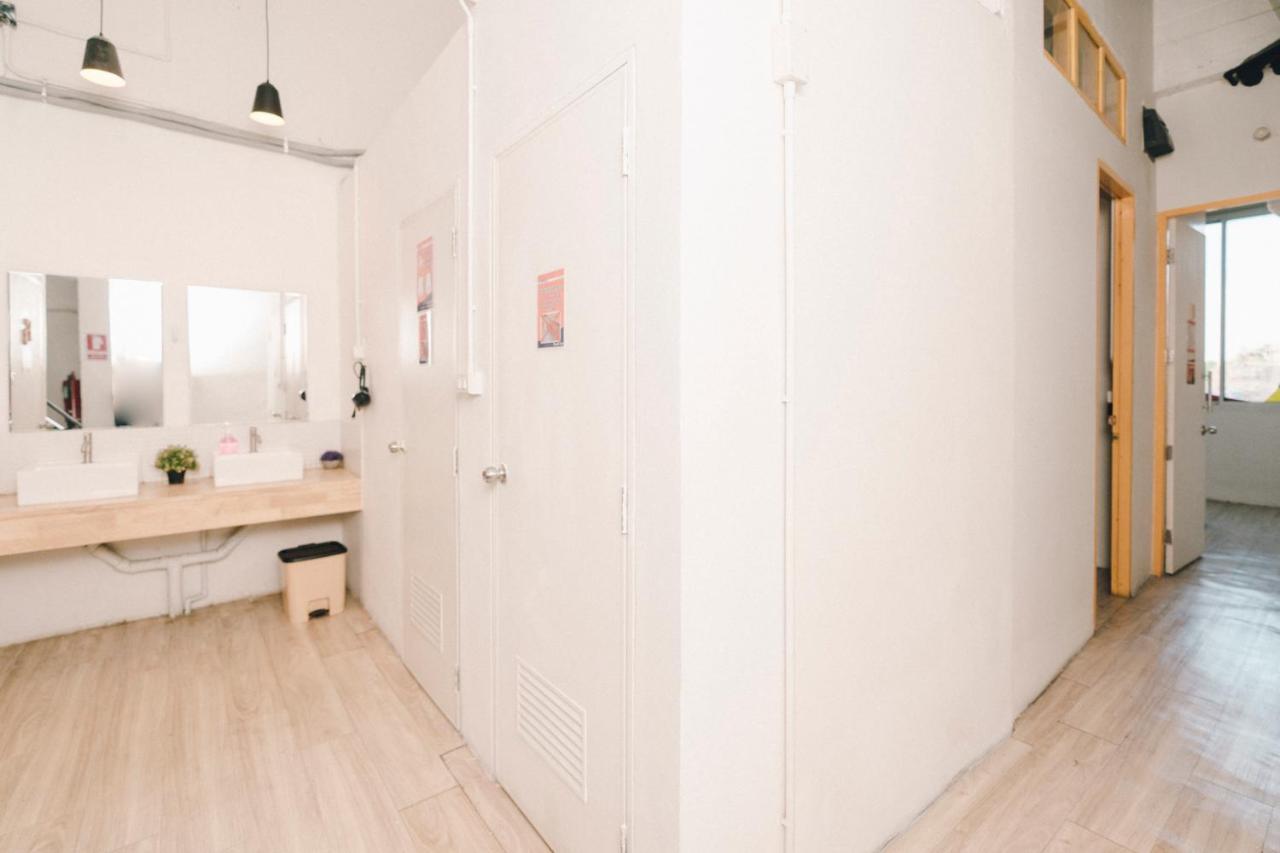 Liberta Hostel Bangkok Exterior photo